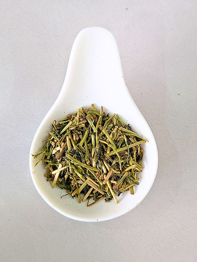 Withered hojicha from Shizuoka - image 1